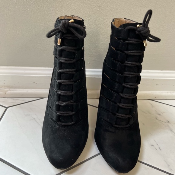 BCBG lace up heals - Picture 2 of 4